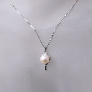 elegant-pearl-and-diamond-pendant