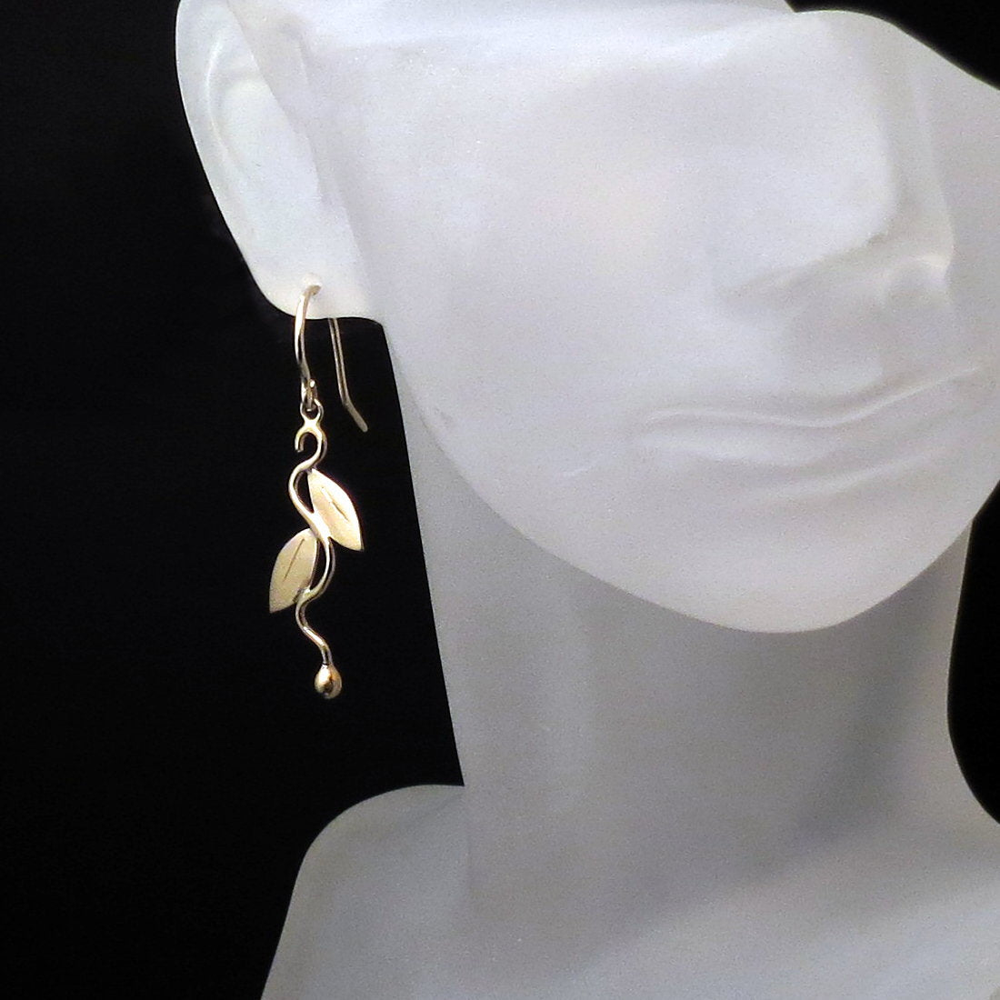 Leaf Design Dangle Earrings in 14K Gold