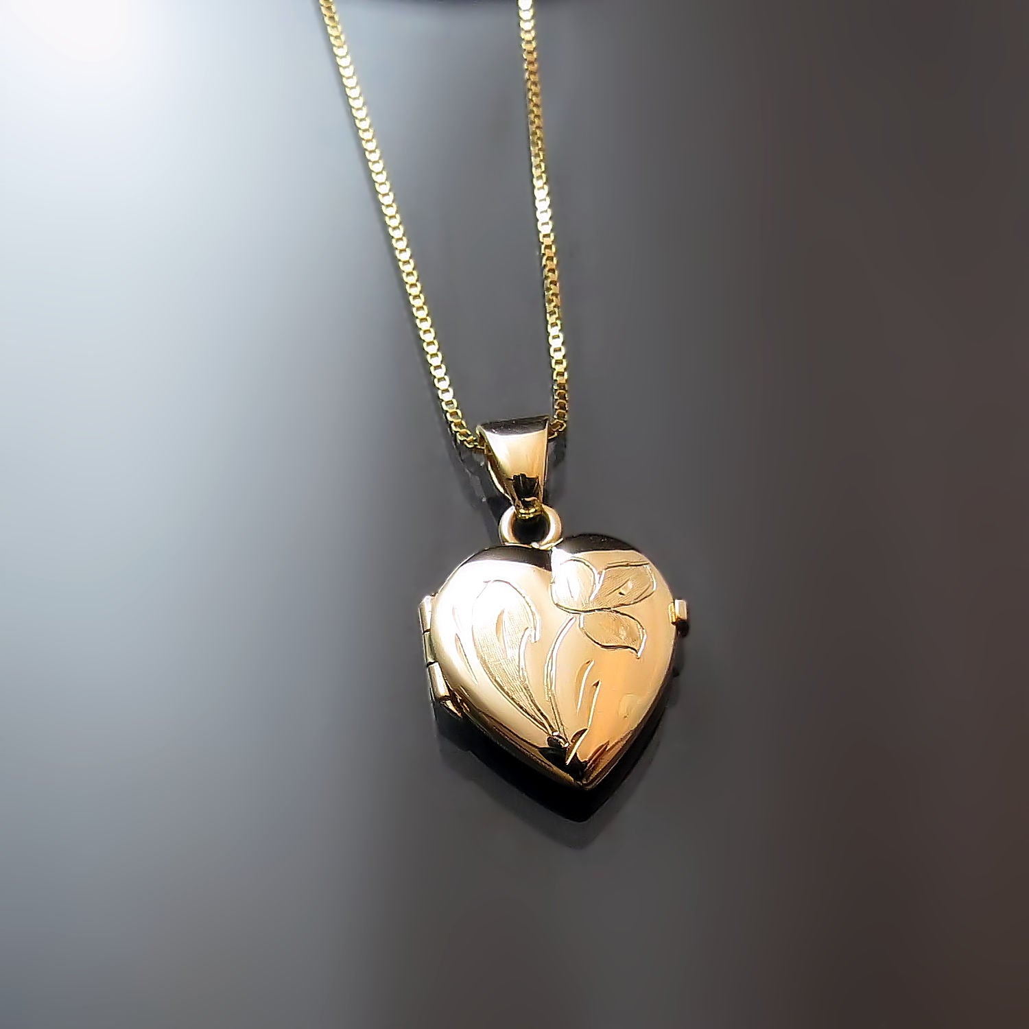 14K gold heart locket pendant