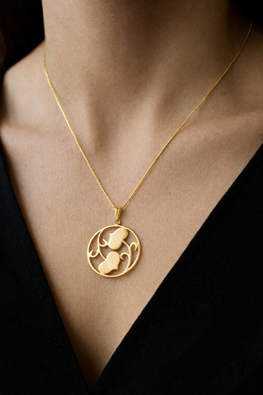 heart leaf medallion pendant yellow gold