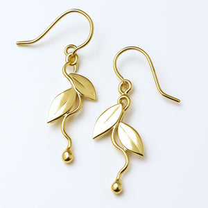 leaf design dangle earrings in 14K yellow gold