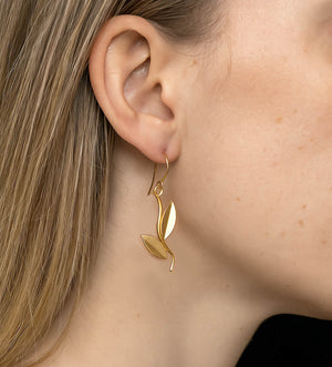 leaf vine nature earrings in yellow gold