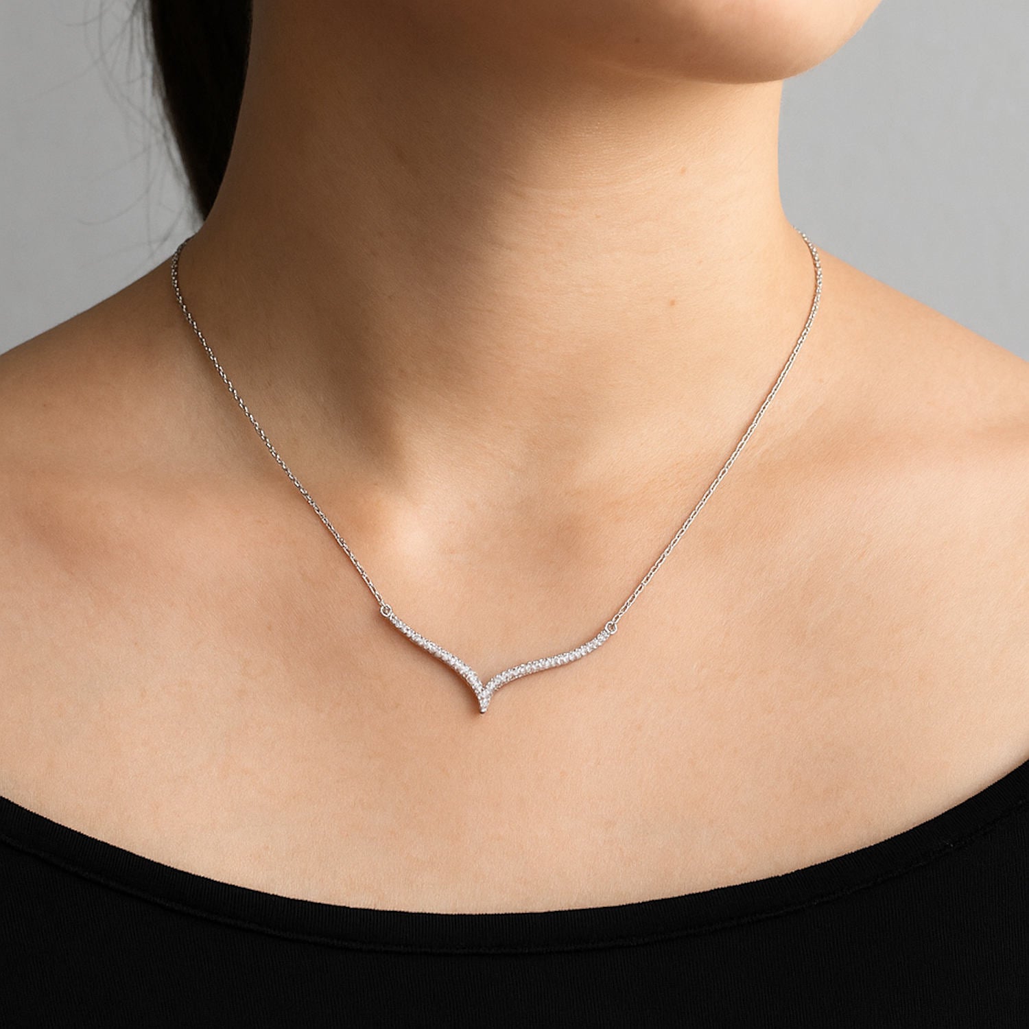 V bar diamond necklace