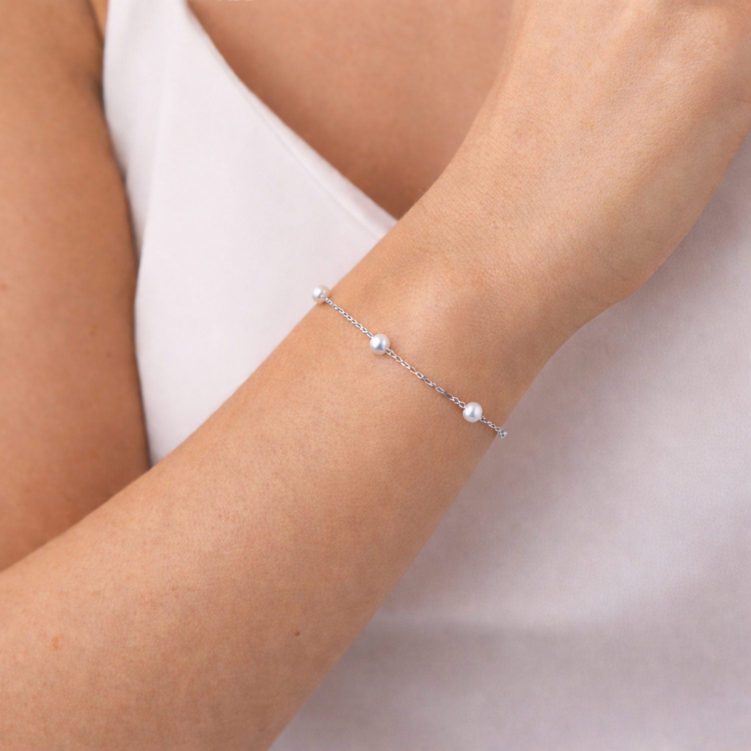 white pearl station bracelet in white gold