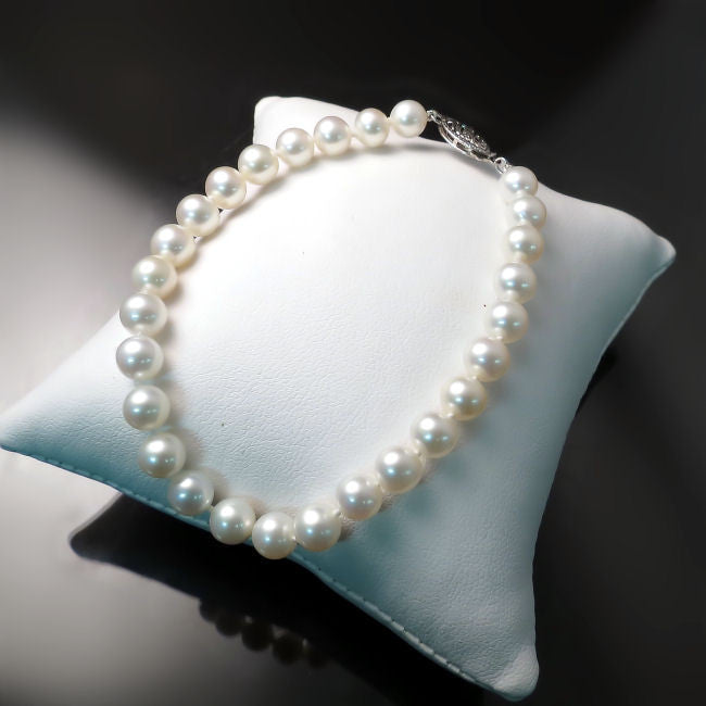 classic pearl bracelet